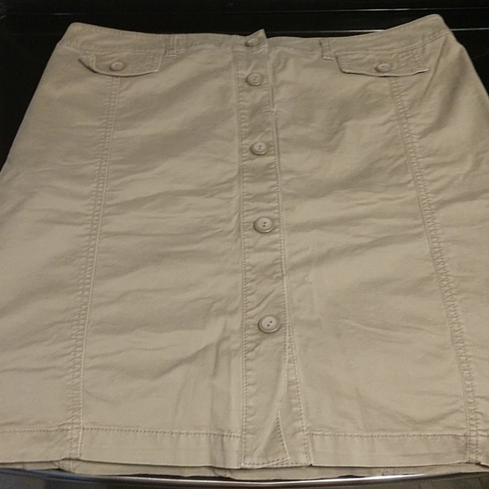 2 Button down skirts - Picture 3 of 4